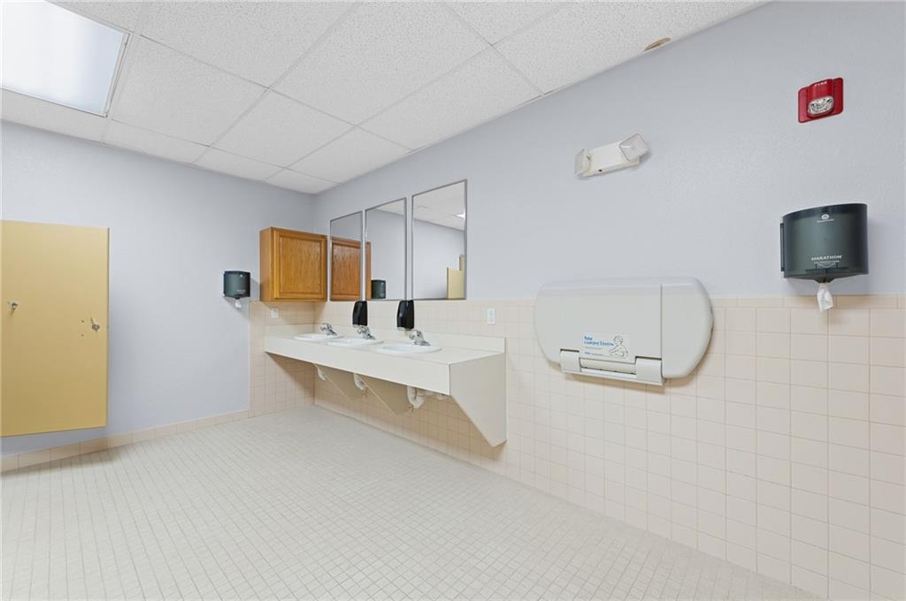 12320 Parallel Parkway Property Photo 64