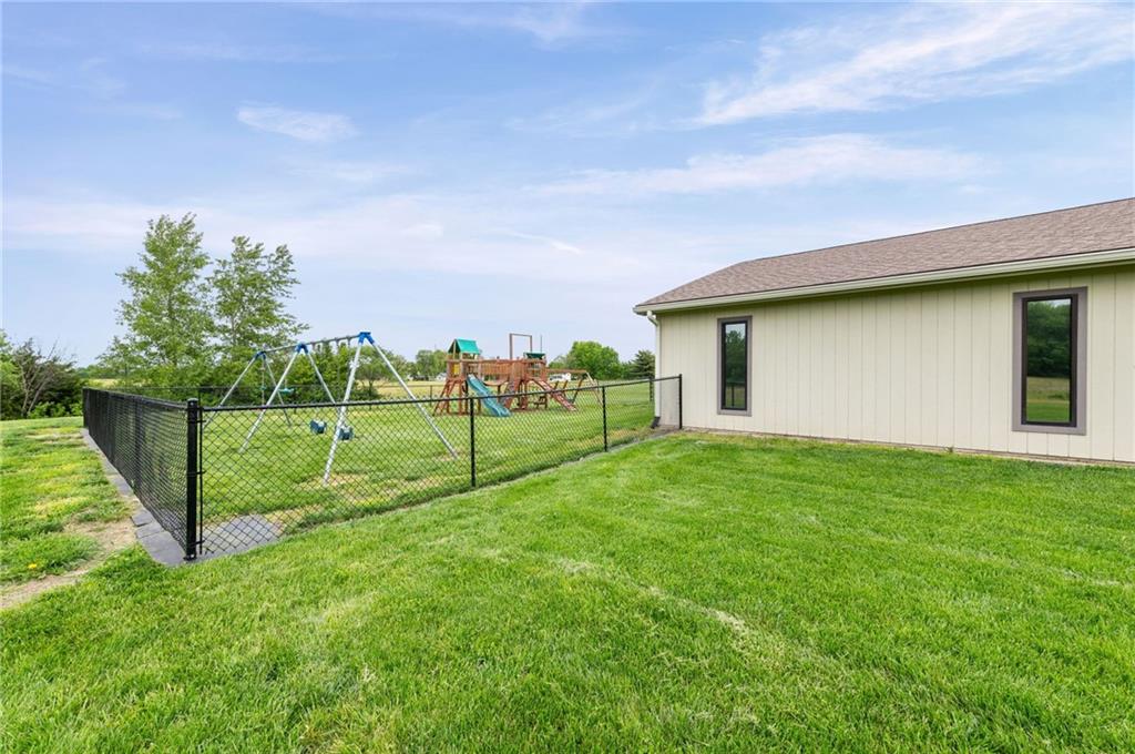 12320 Parallel Parkway Property Photo 79