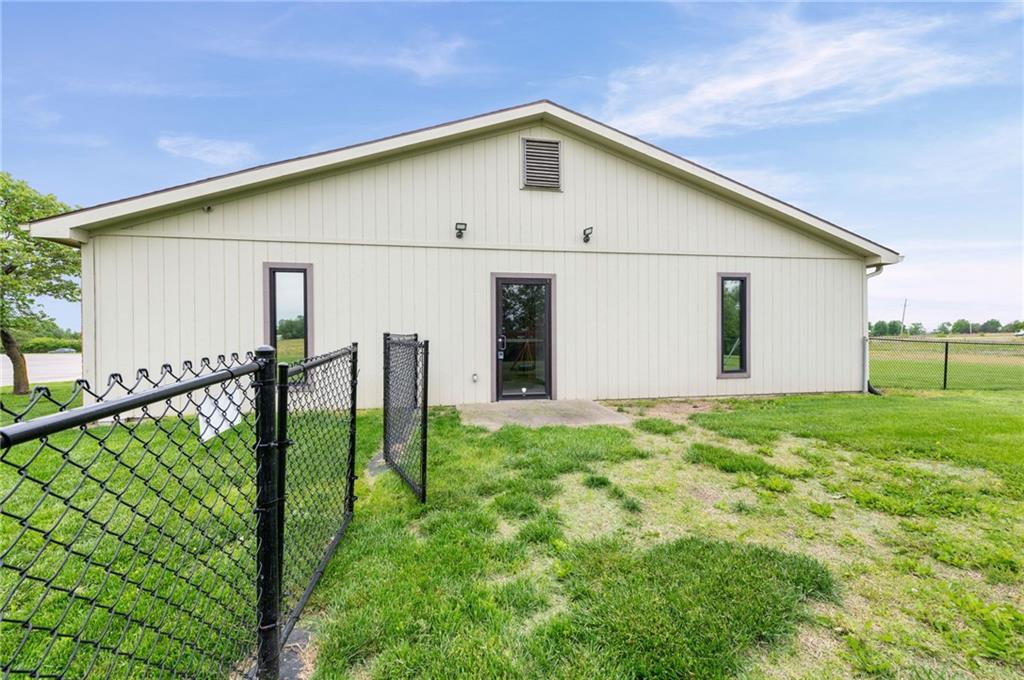 12320 Parallel Parkway Property Photo 82