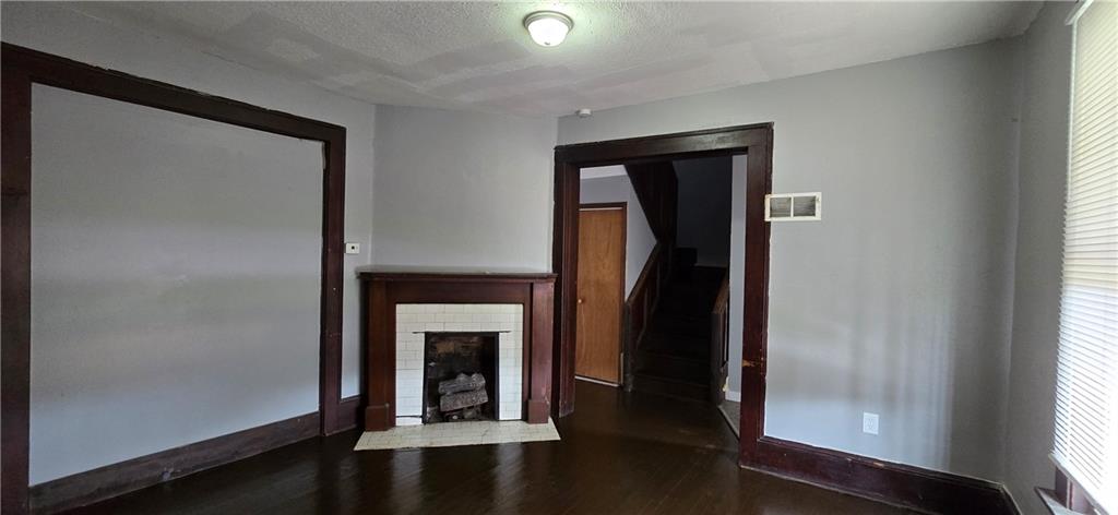 2022 Van Brunt Boulevard Property Photo 3