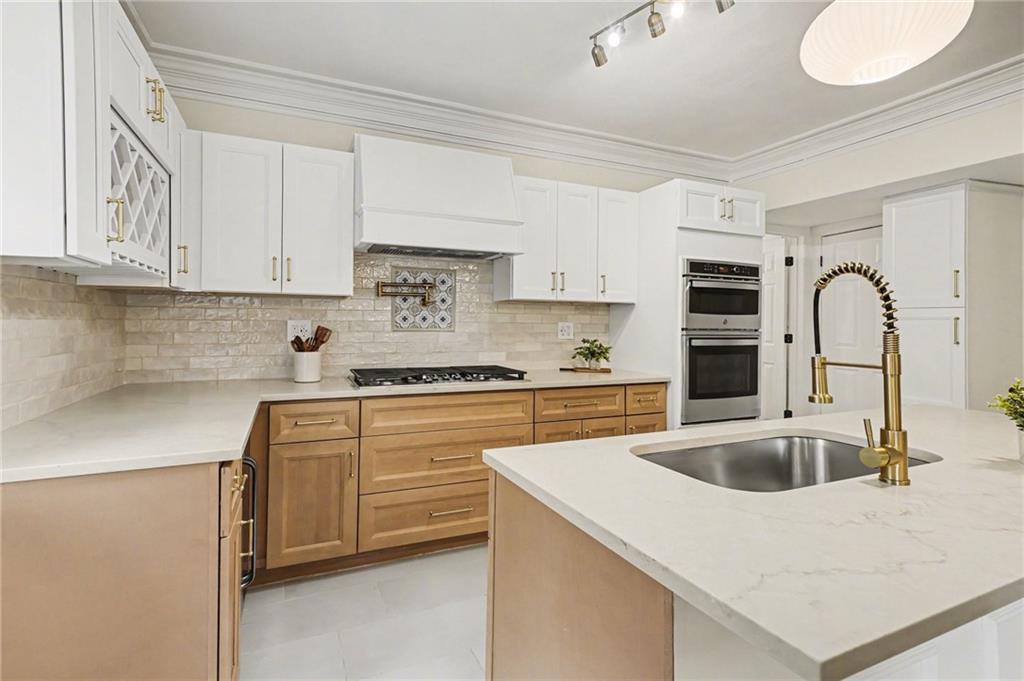 122 E 59th Street Property Photo 2