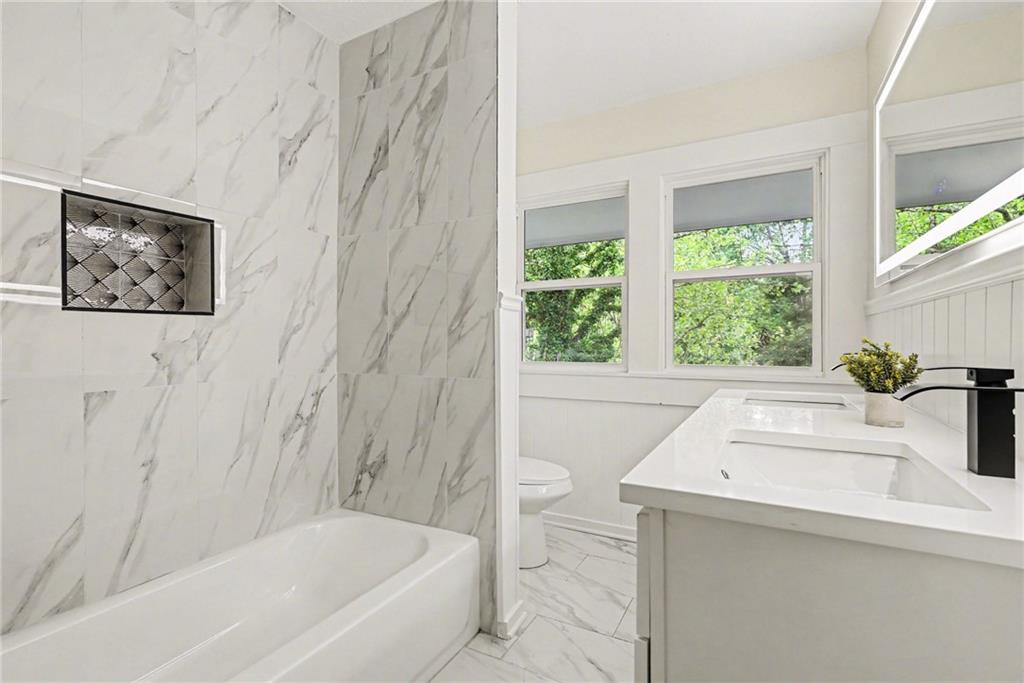 122 E 59th Street Property Photo 17