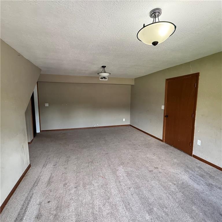 401 W Chestnut Street Property Photo 14