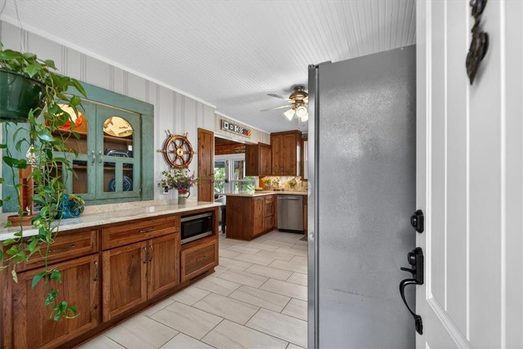 25 Beach Drive Property Photo 6