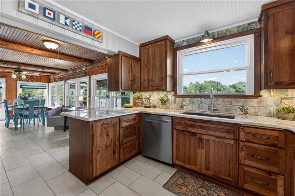 25 Beach Drive Property Photo 9