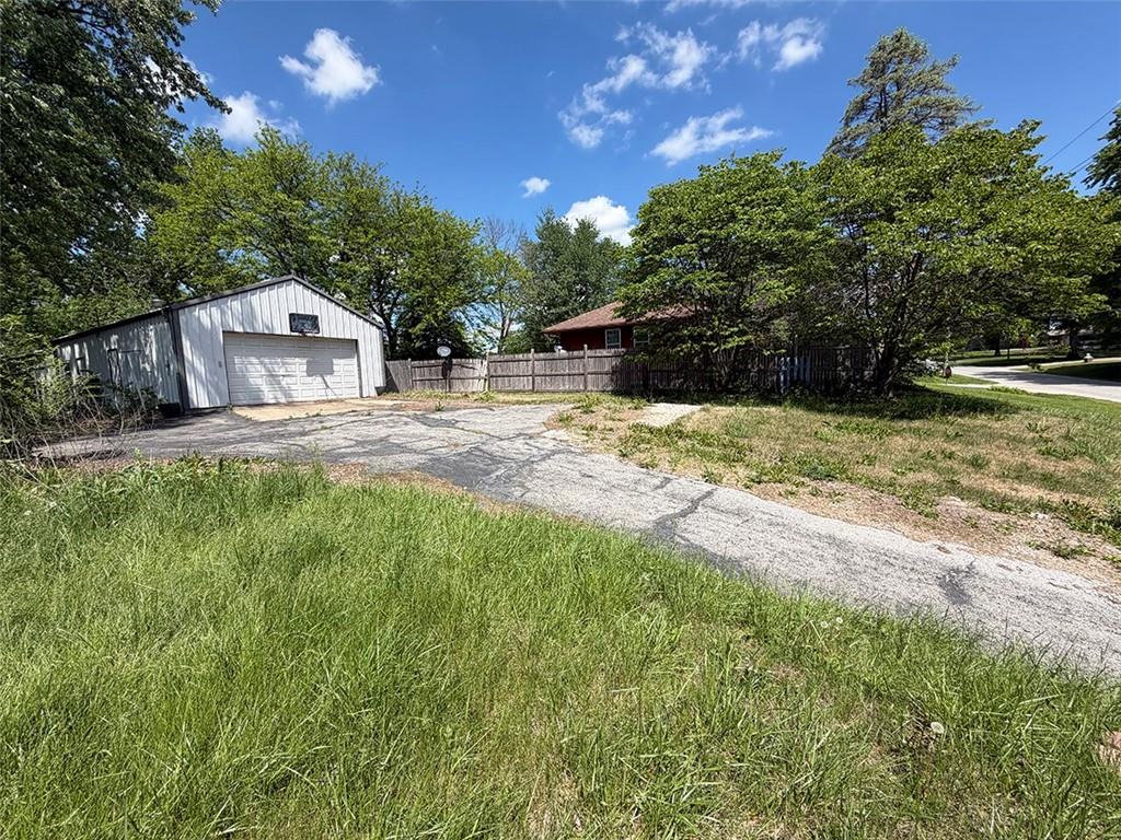 232 S County Line Road Property Photo 4