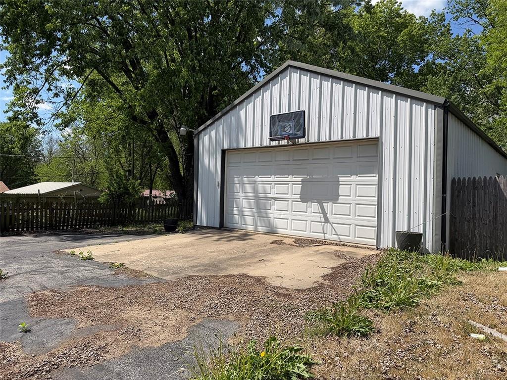 232 S County Line Road Property Photo 8