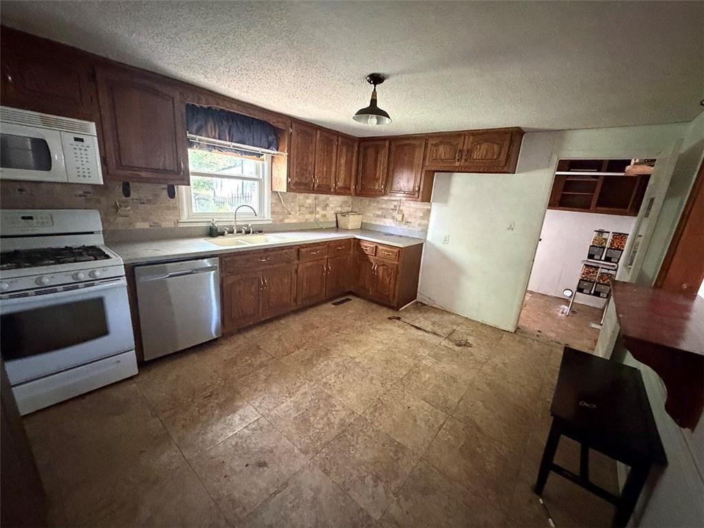 232 S County Line Road Property Photo 11