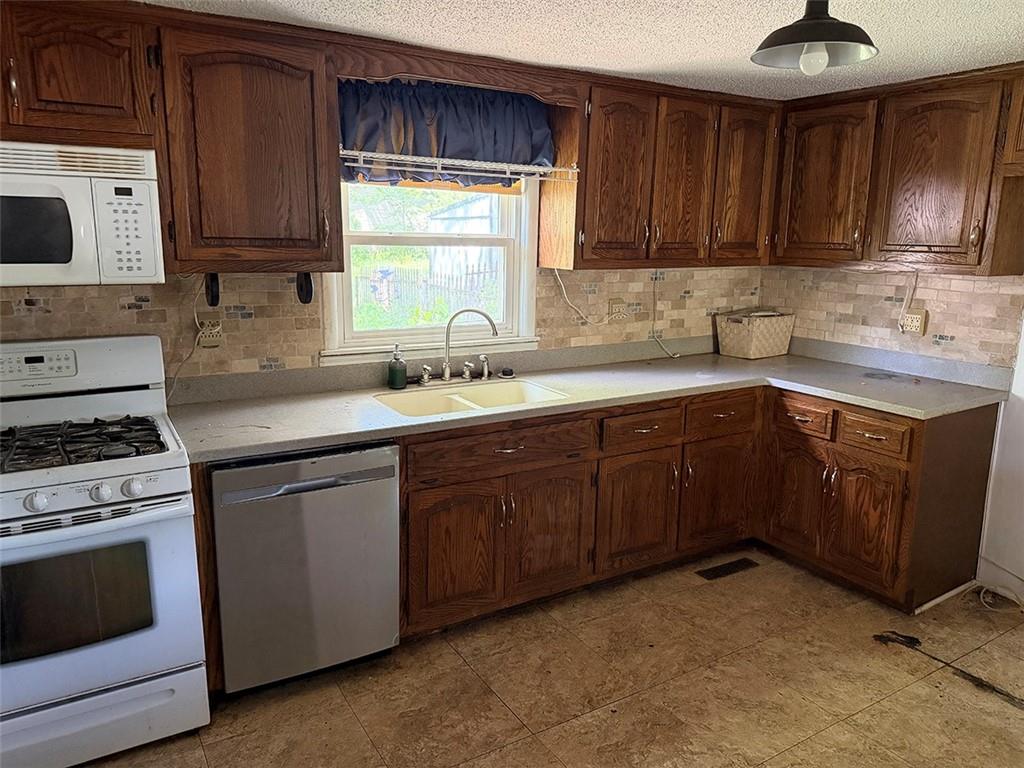 232 S County Line Road Property Photo 12