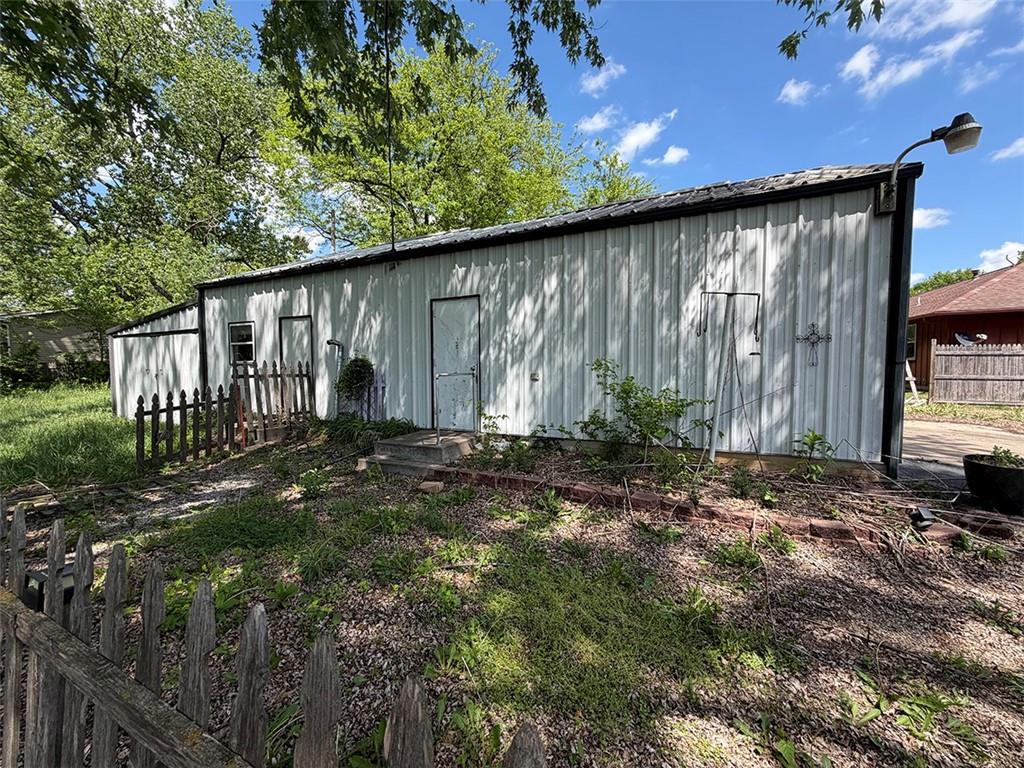 232 S County Line Road Property Photo 17