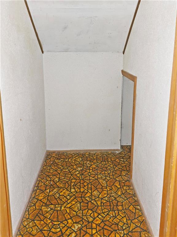 209 W 6th Street Property Photo 33