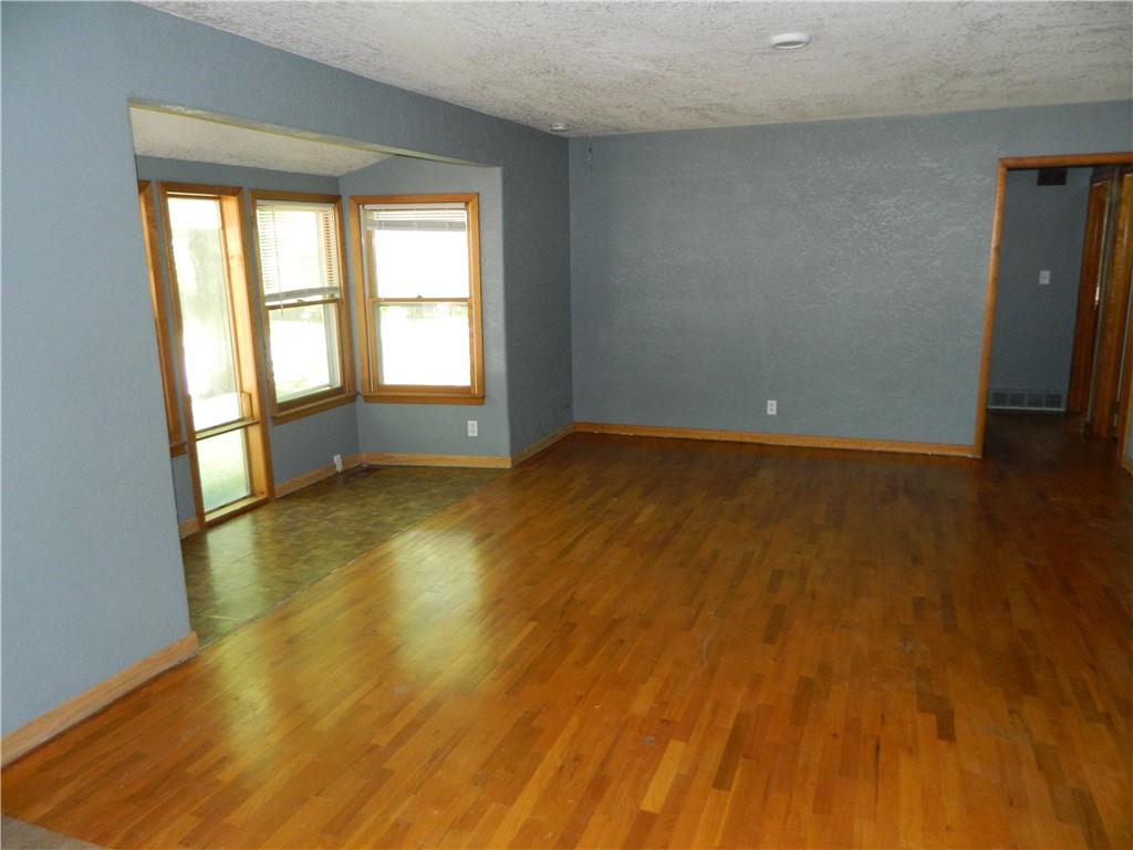923 Crestline Drive Property Photo 3
