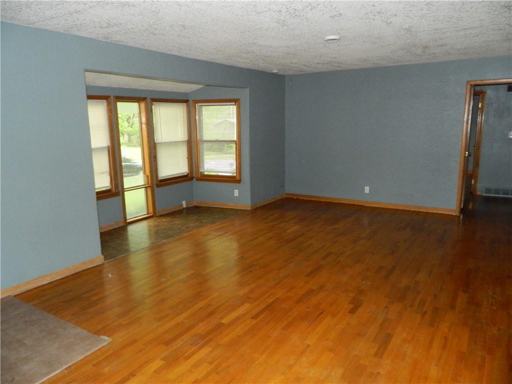 923 Crestline Drive Property Photo 4