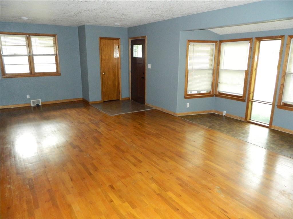 923 Crestline Drive Property Photo 5