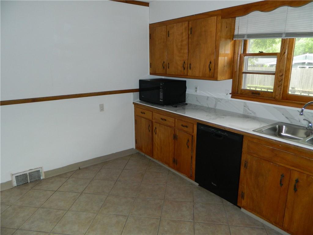 923 Crestline Drive Property Photo 6
