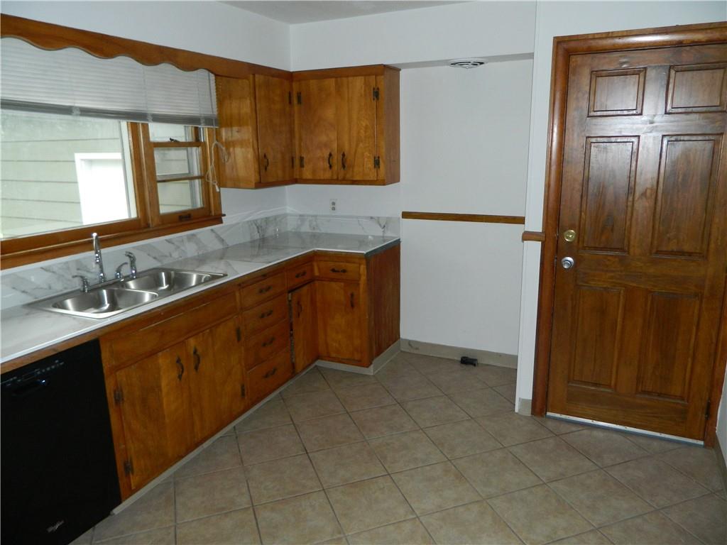 923 Crestline Drive Property Photo 7