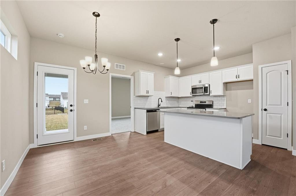 12427 S Redwood Street Property Photo 3