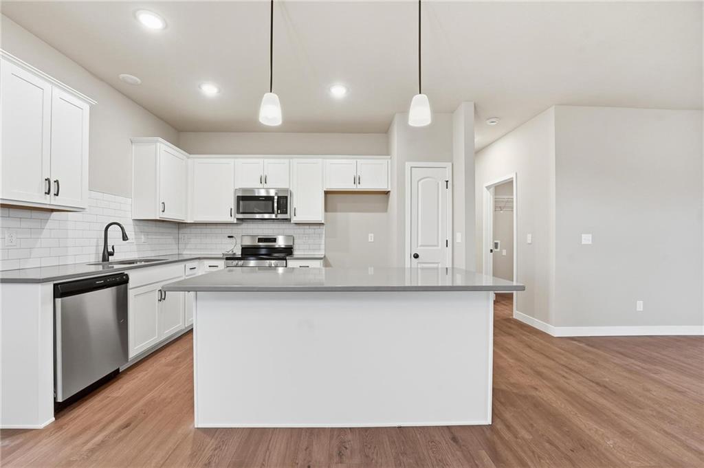 12427 S Redwood Street Property Photo 4