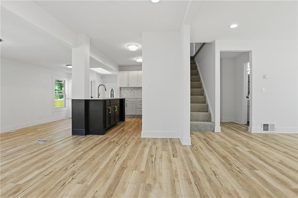 3305 Delavan Avenue Property Photo 7