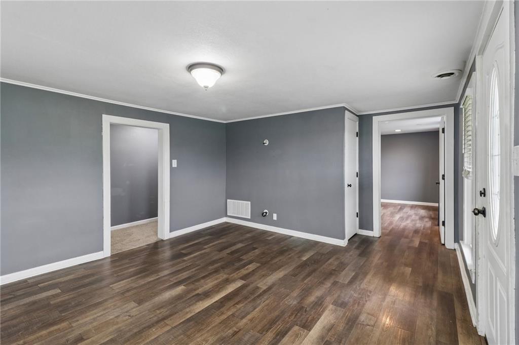 307 E 1100 Road Property Photo 4
