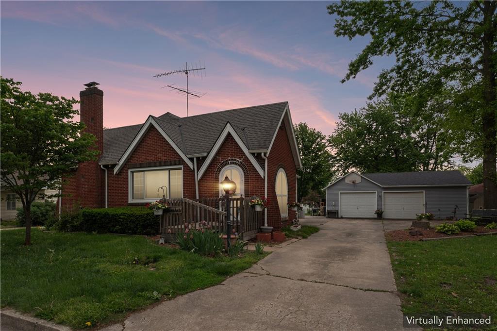 1015 S Saint Louis Street Property Photo 2