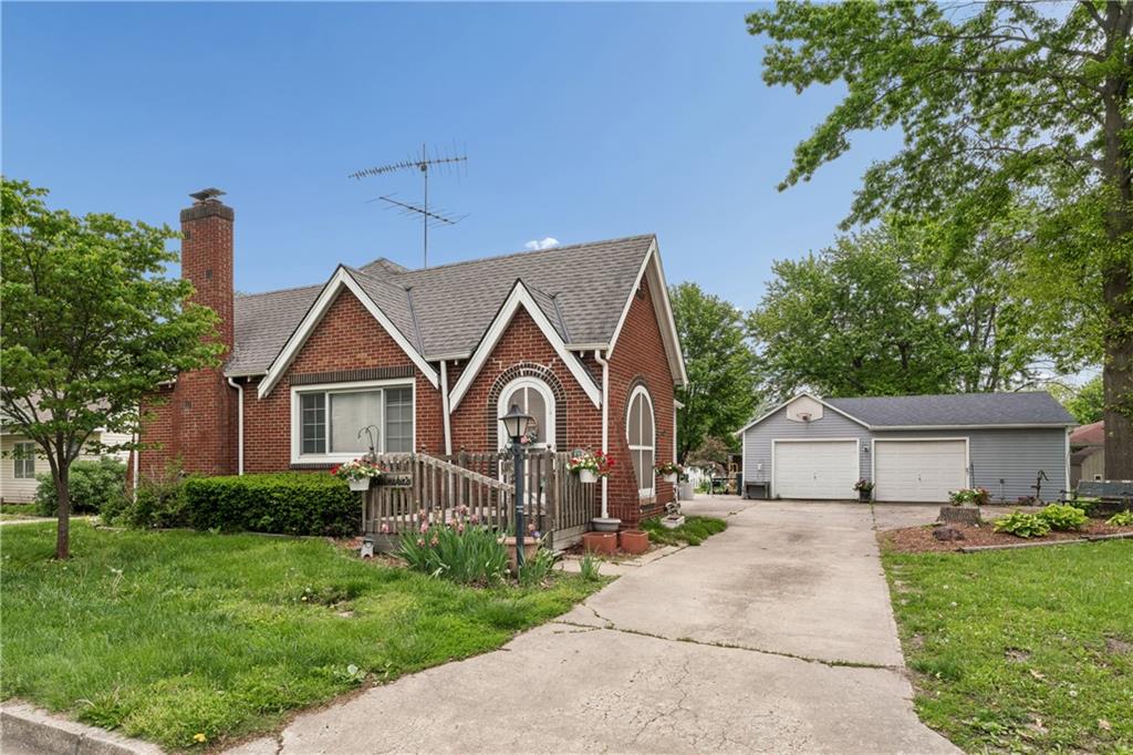 1015 S Saint Louis Street Property Photo 5