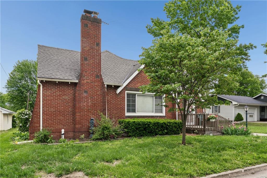 1015 S Saint Louis Street Property Photo 6