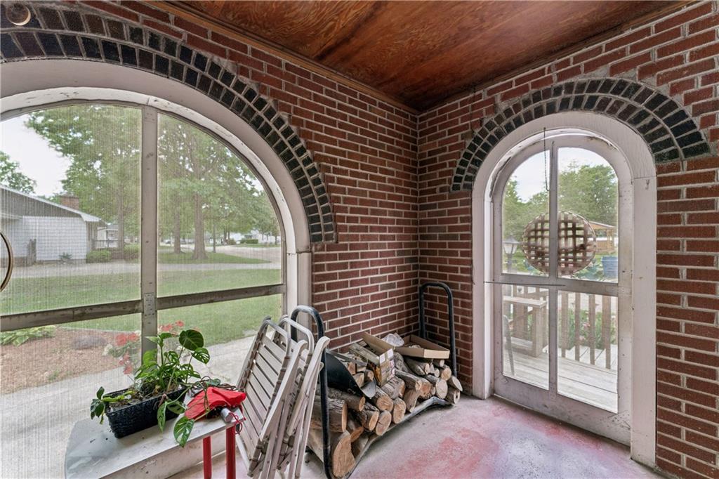 1015 S Saint Louis Street Property Photo 7