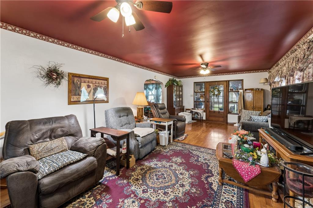 1015 S Saint Louis Street Property Photo 10