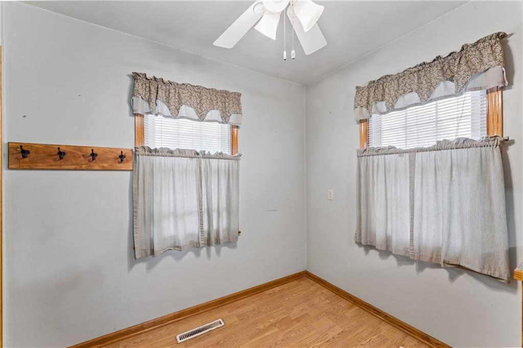 1015 S Saint Louis Street Property Photo 16