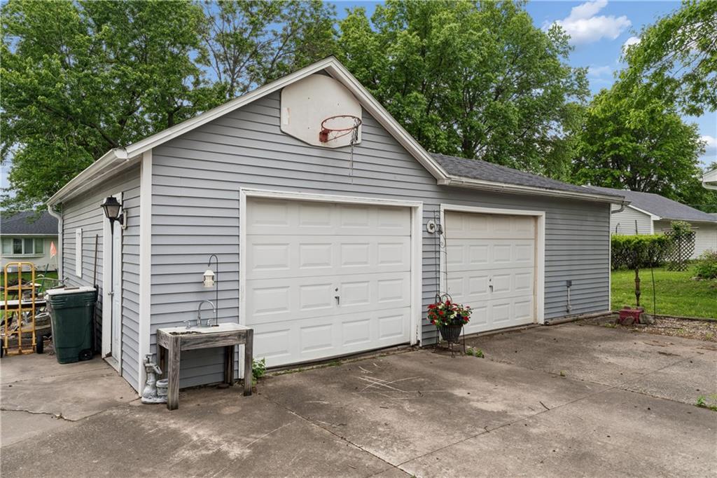 1015 S Saint Louis Street Property Photo 54