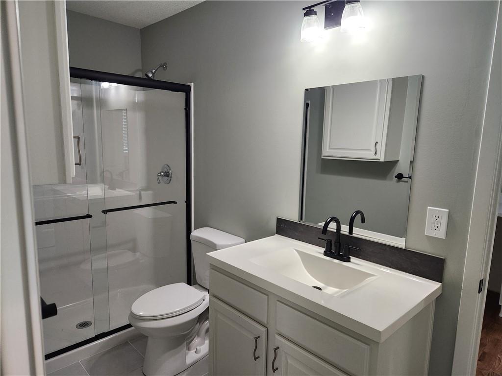 3013 E 77 Terrace Property Photo 6