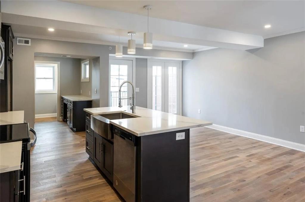 4464 Broadway Boulevard Property Photo 3