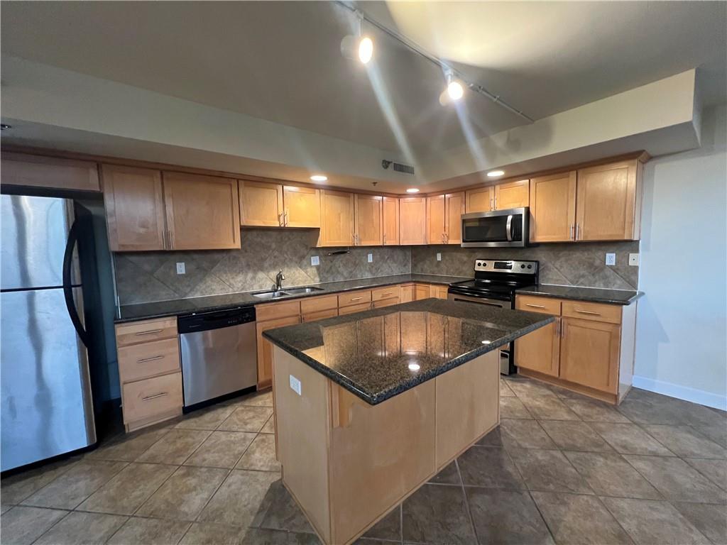 600 E Admiral Boulevard Property Photo 53
