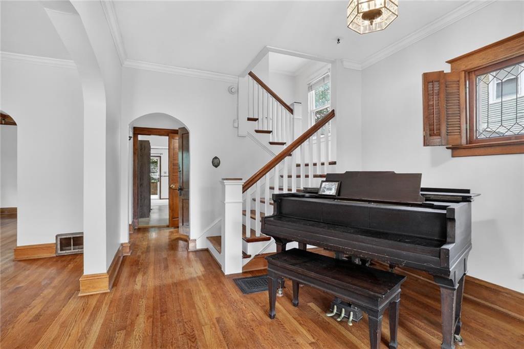 907 W 32nd Street Property Photo 3