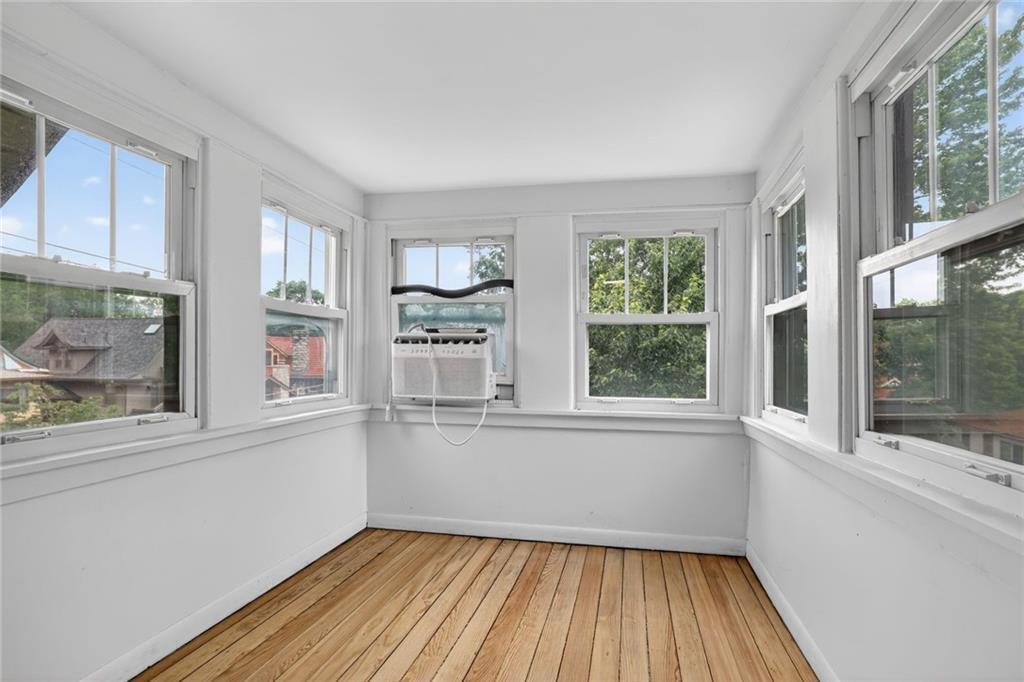 907 W 32nd Street Property Photo 23