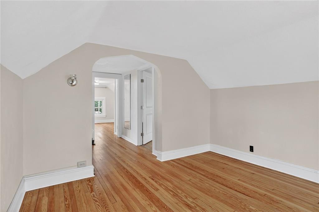 907 W 32nd Street Property Photo 29