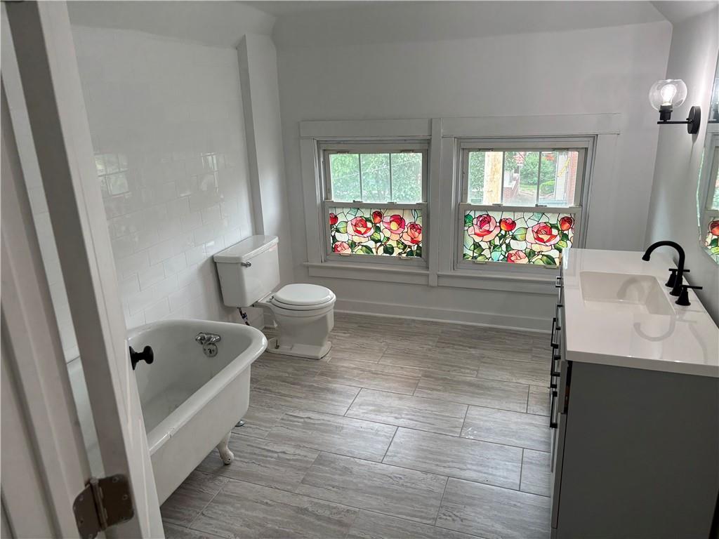 907 W 32nd Street Property Photo 37