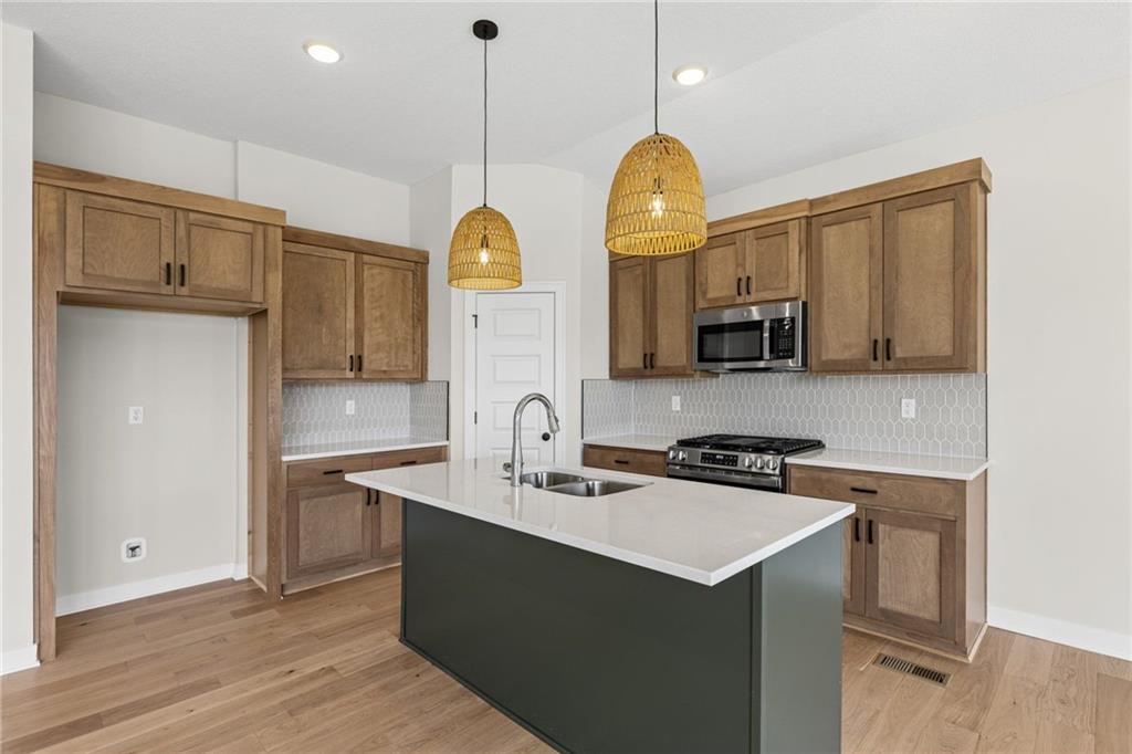 12172 Emerald Street Property Photo 4