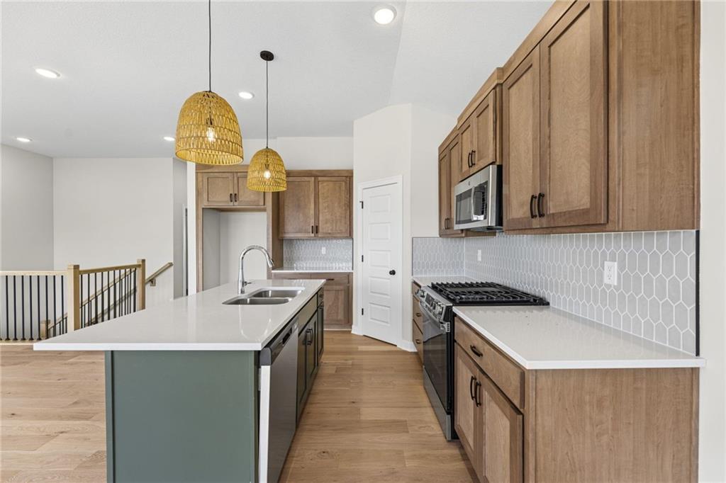12172 Emerald Street Property Photo 6