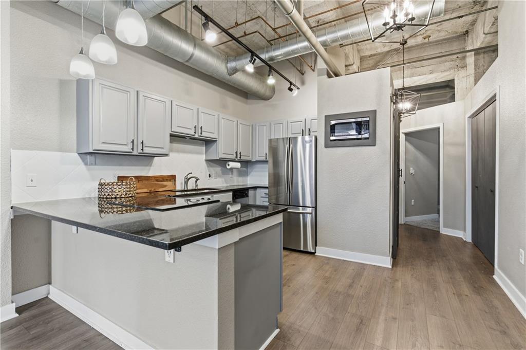 321 W 7th Street Property Photo 4