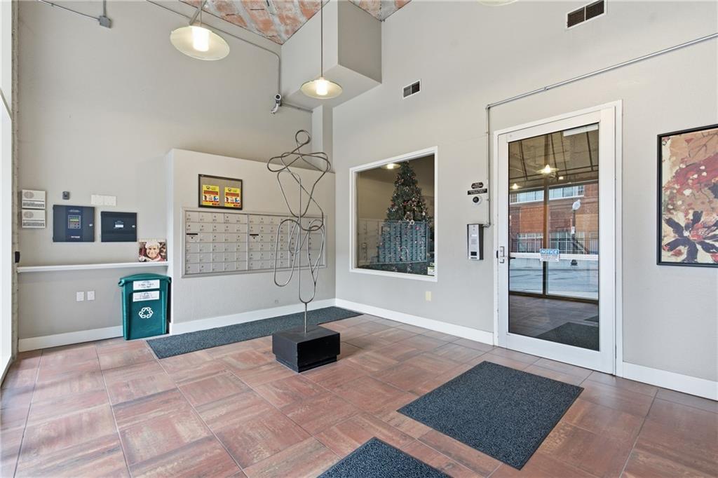 321 W 7th Street Property Photo 18
