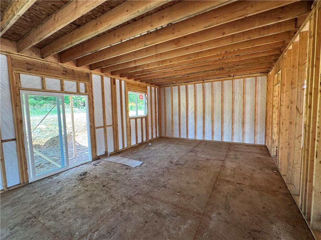 12232 Emerald Street Property Photo 6