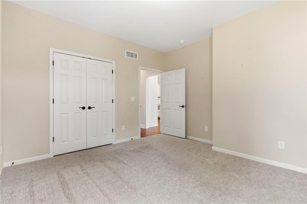 404 W 10th Street Property Photo 15