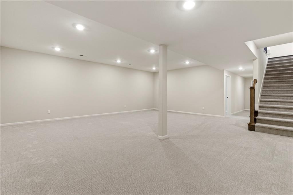 404 W 10th Street Property Photo 28