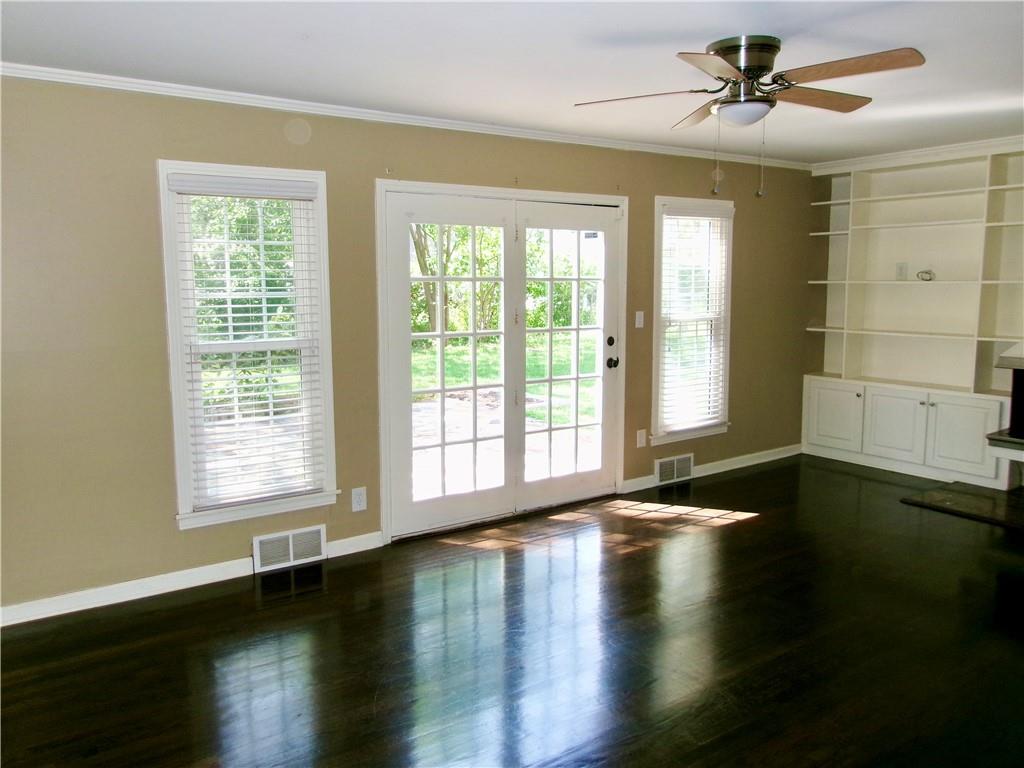 8308 State Line Road Property Photo 6