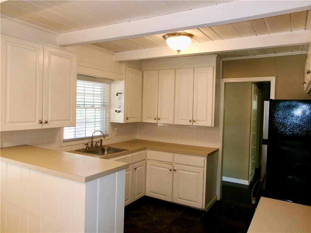 8308 State Line Road Property Photo 9