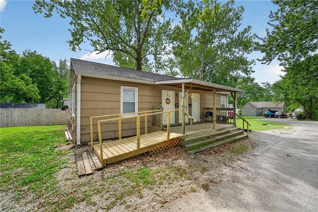 1921 S Ash Avenue Property Photo 2