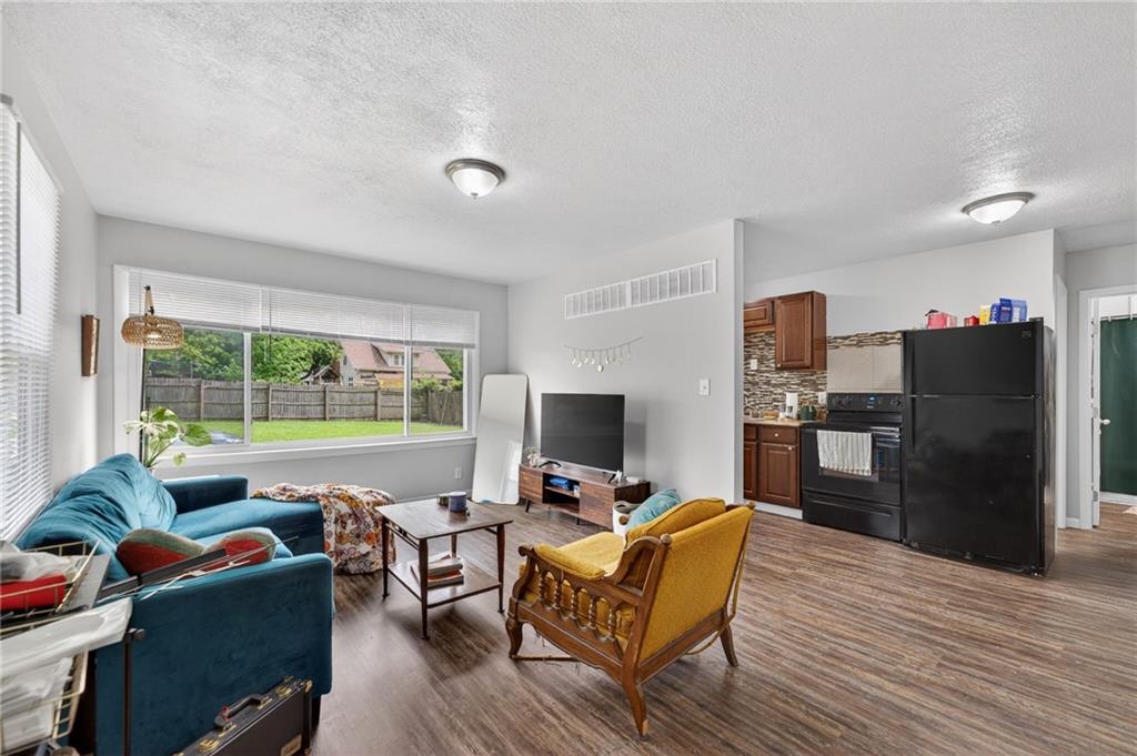 1921 S Ash Avenue Property Photo 4
