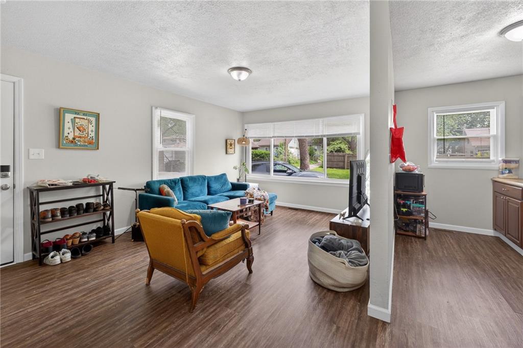 1921 S Ash Avenue Property Photo 6